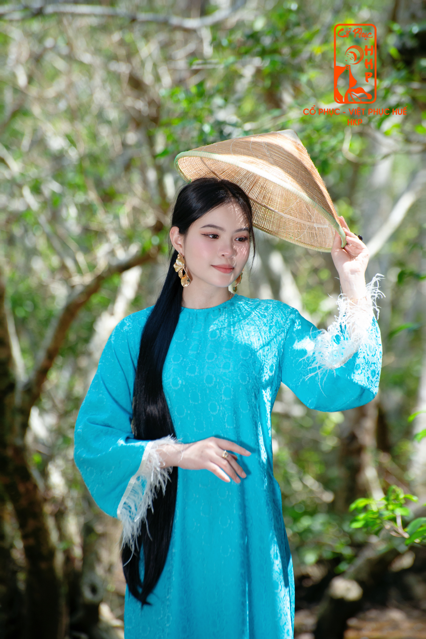 ÁO DÀI TƠ CỔ TRÒN ĐIỂM XUYẾN BÔNG